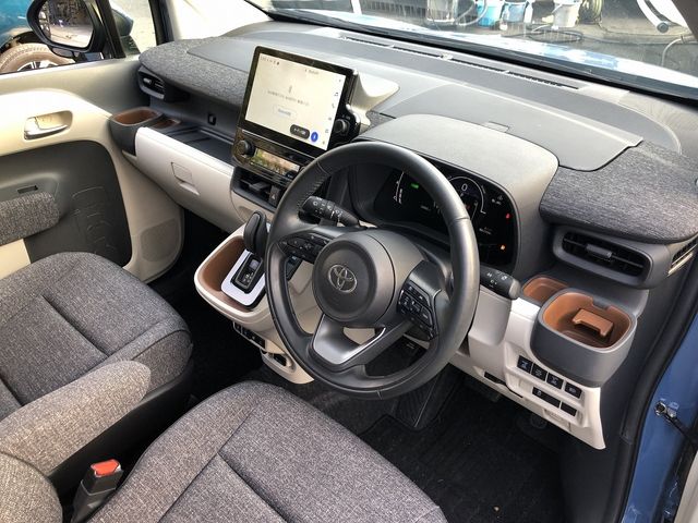 TOYOTA SIENTA HYBRID 2022