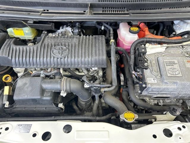 TOYOTA SIENTA HYBRID 2016