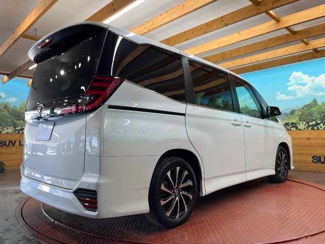 TOYOTA NOAH 2023