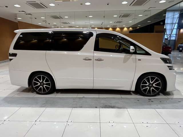 TOYOTA VELLFIRE 2014
