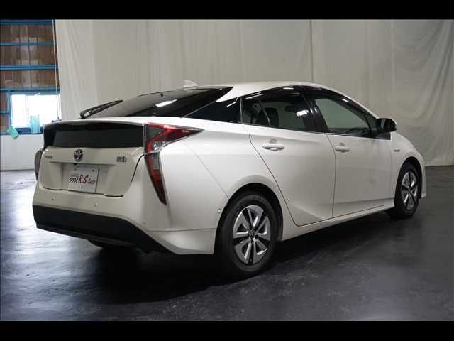 TOYOTA PRIUS 2018