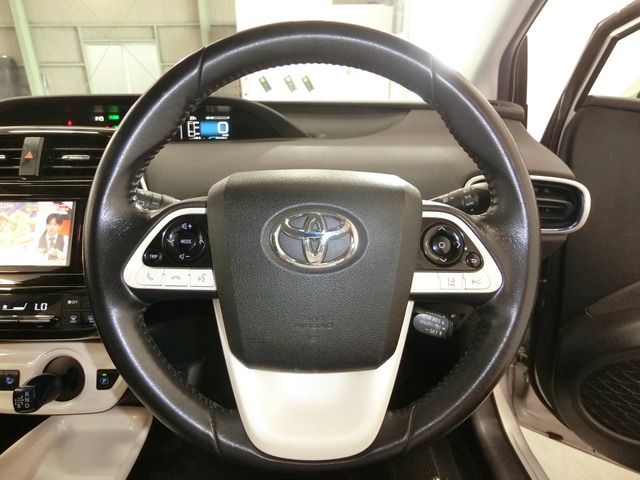 TOYOTA PRIUS 2016