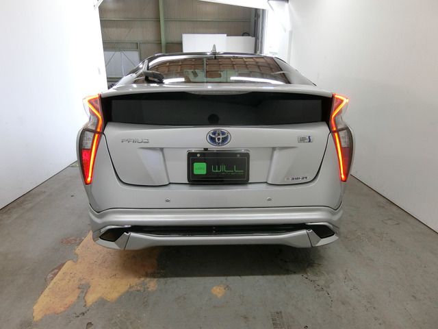 TOYOTA PRIUS 2016