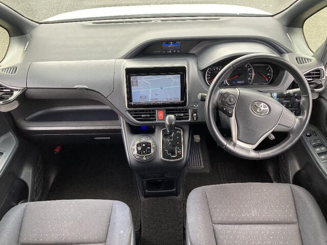TOYOTA VOXY 4WD 2014