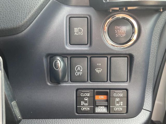 TOYOTA VOXY 4WD 2014