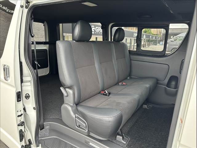 TOYOTA HIACE van 4WD 2019