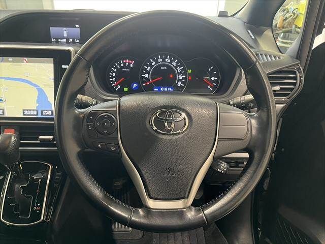 TOYOTA VOXY 2017
