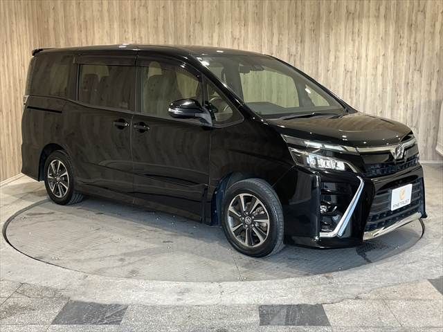 TOYOTA VOXY 2017