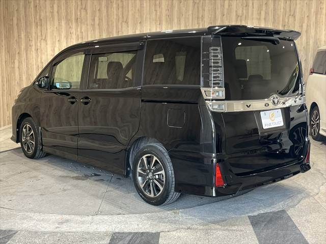 TOYOTA VOXY 2017