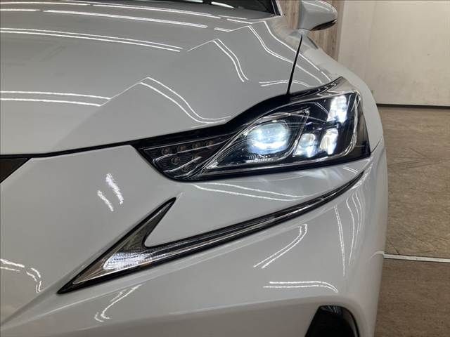 TOYOTA LEXUS IS200t 2017