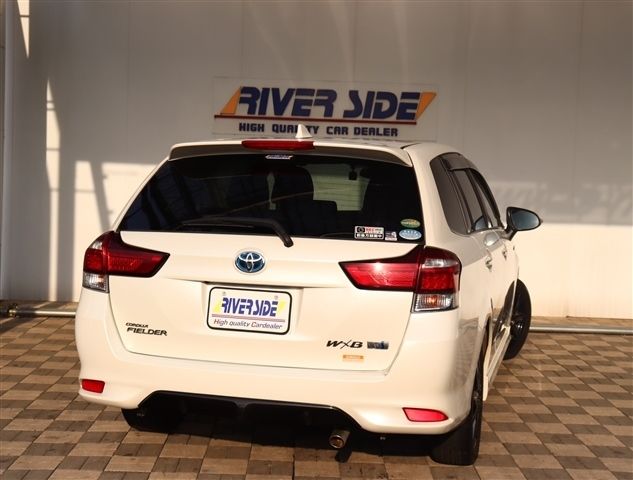 TOYOTA COROLLA FIELDER HYBRID 2015