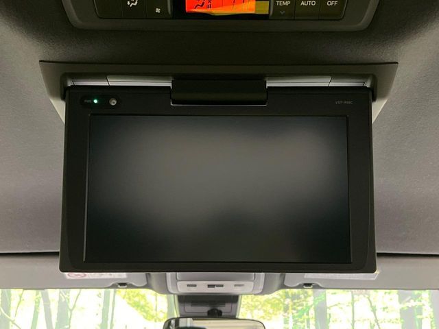 TOYOTA VOXY 4WD 2017