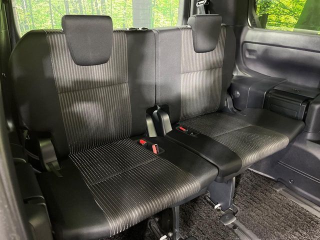 TOYOTA VOXY 4WD 2017