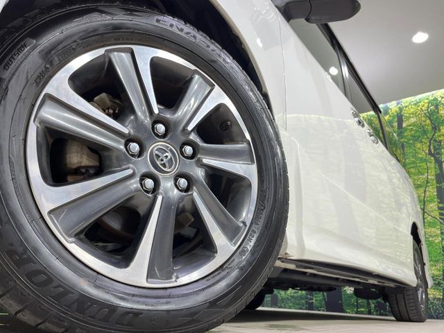 TOYOTA VOXY 4WD 2017