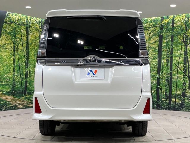 TOYOTA VOXY 4WD 2017