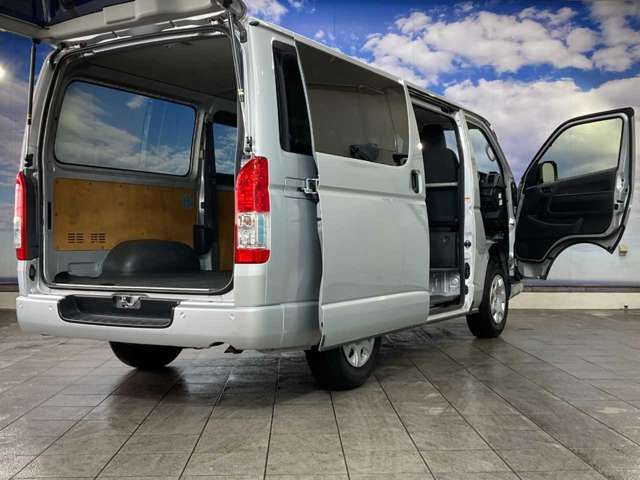 TOYOTA HIACE van 4WD 2023