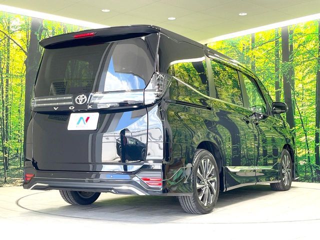 TOYOTA VOXY 2022
