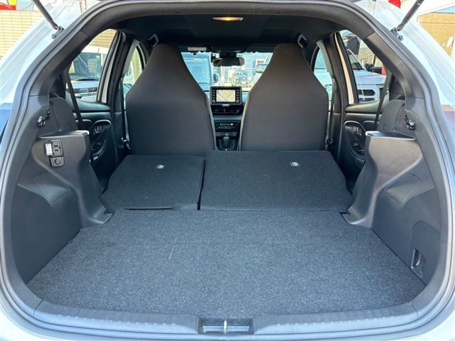 TOYOTA YARIS HYBRID 2021