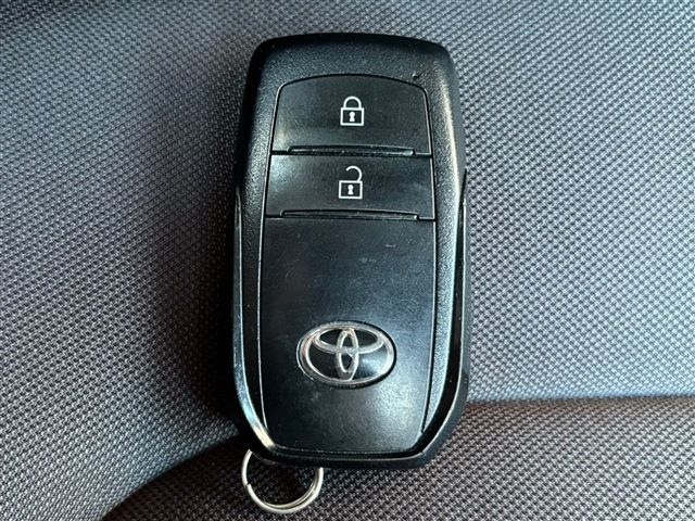 TOYOTA YARIS HYBRID 2021