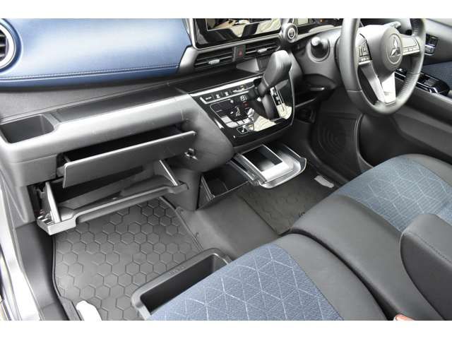 MITSUBISHI ek X 2020