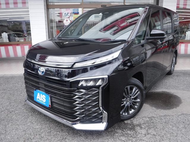 TOYOTA VOXY HYBRID 2022