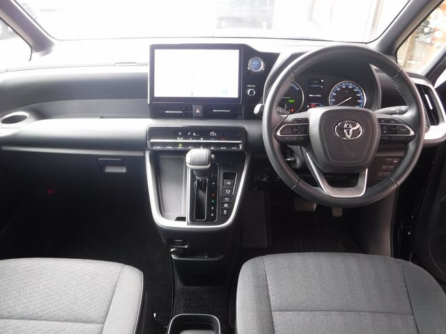 TOYOTA VOXY HYBRID 2022