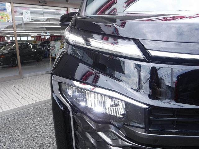 TOYOTA VOXY HYBRID 2022