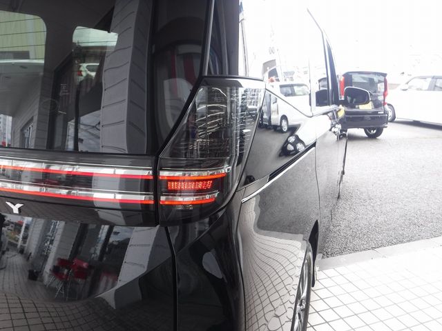 TOYOTA VOXY HYBRID 2022