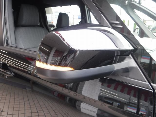 TOYOTA VOXY HYBRID 2022