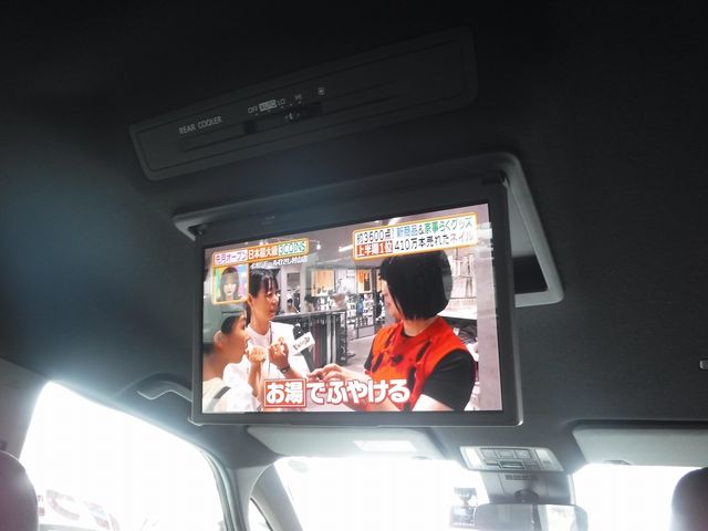 TOYOTA VOXY HYBRID 2022