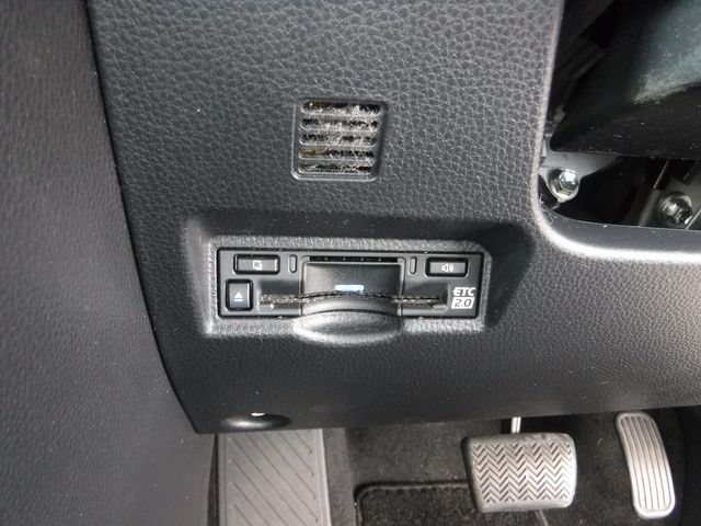 TOYOTA VOXY HYBRID 2022