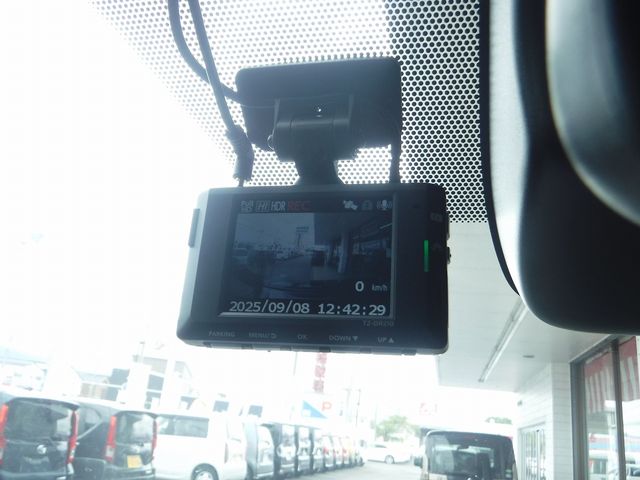 TOYOTA VOXY HYBRID 2022