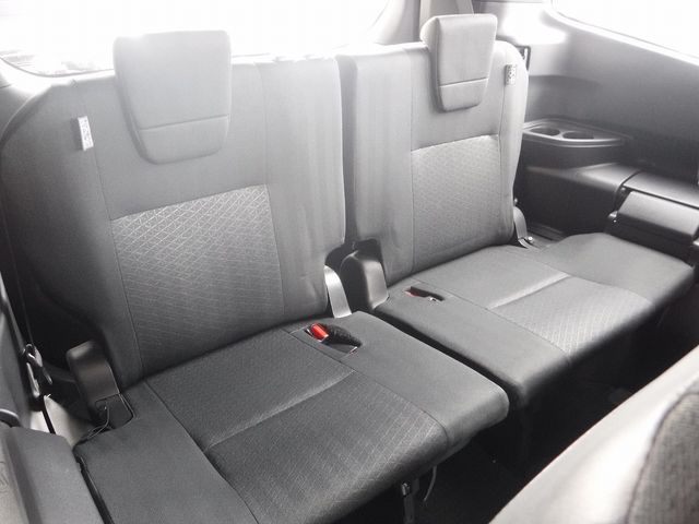 TOYOTA VOXY HYBRID 2022