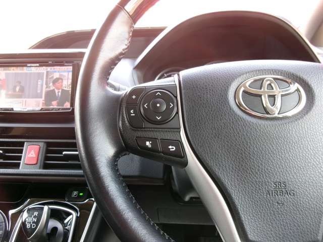 TOYOTA ESQUIRE HYBRID 2015