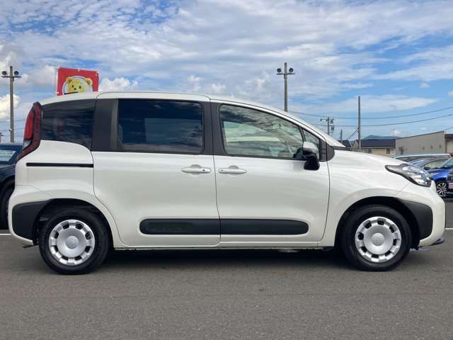 TOYOTA SIENTA HYBRID 2023