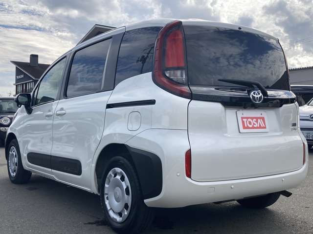 TOYOTA SIENTA HYBRID 2023