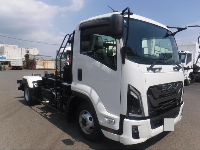 ISUZU FORWARD 2025