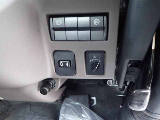 MITSUBISHI CANTER 2024