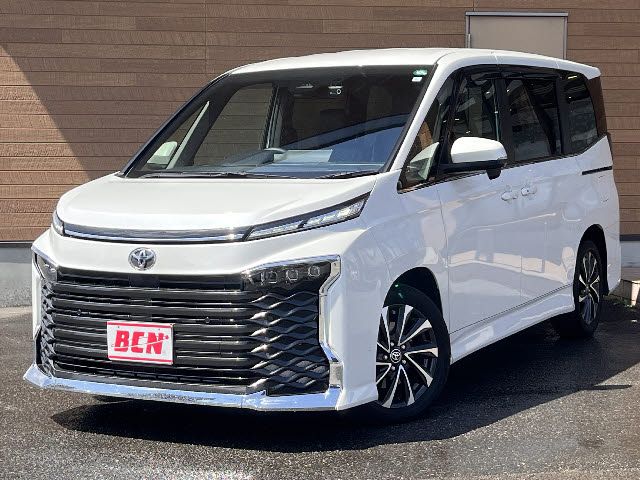 TOYOTA VOXY 2023