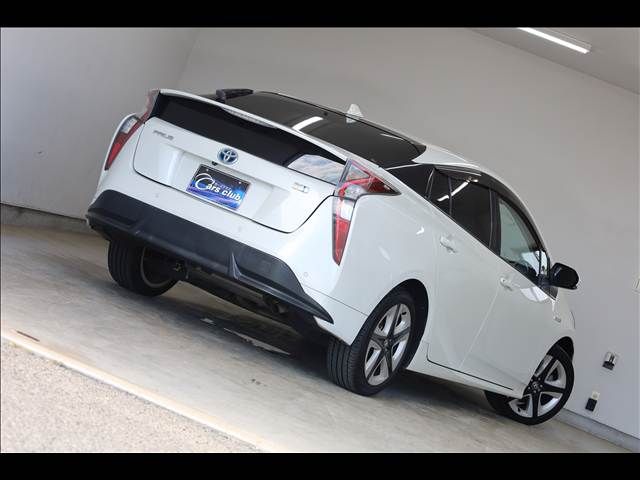 TOYOTA PRIUS 2016