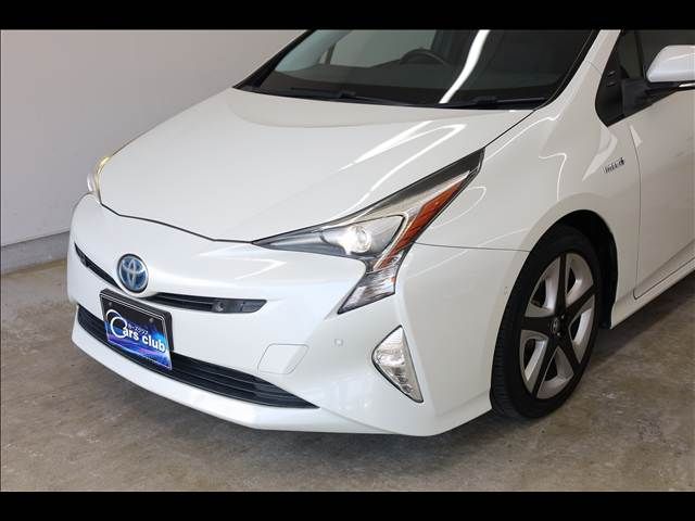 TOYOTA PRIUS 2016