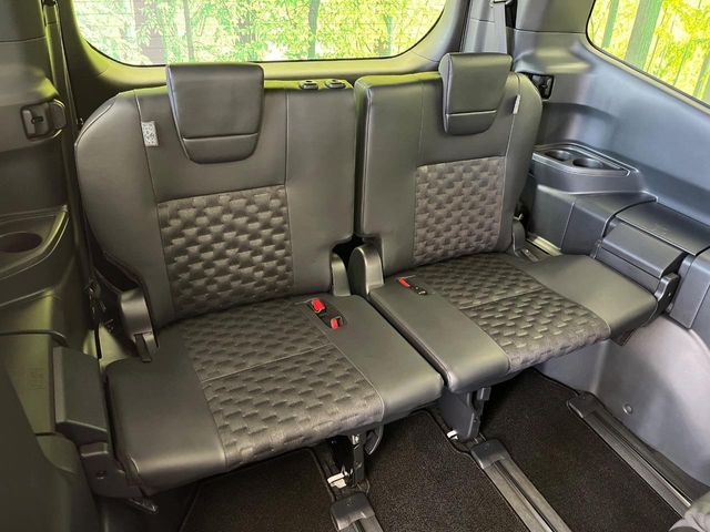 TOYOTA VOXY HYBRID 2024