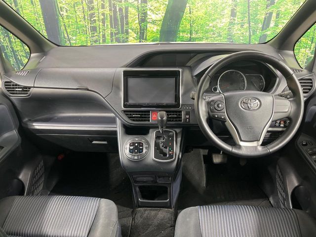 TOYOTA NOAH 2014