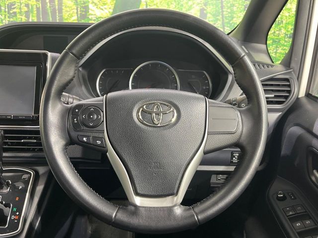 TOYOTA NOAH 2014