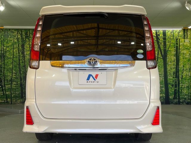 TOYOTA NOAH 2014