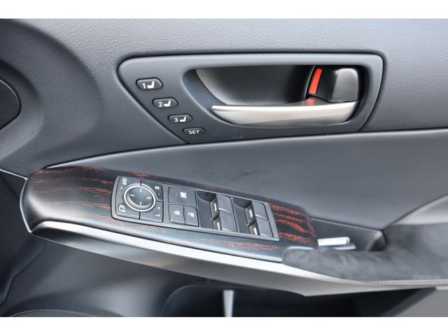 TOYOTA LEXUS IS500 2023