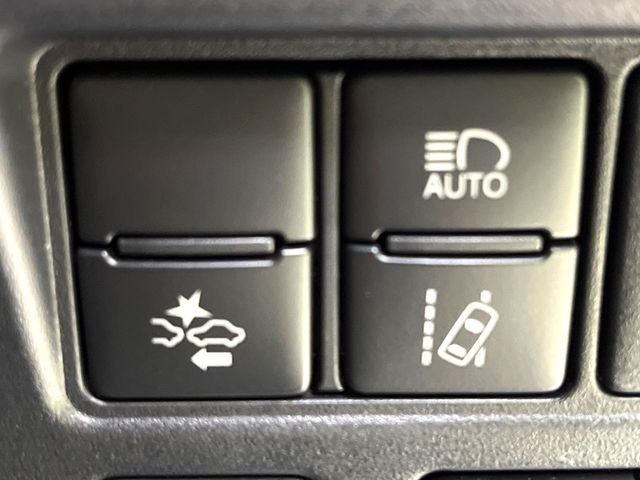 TOYOTA VOXY HYBRID 2018