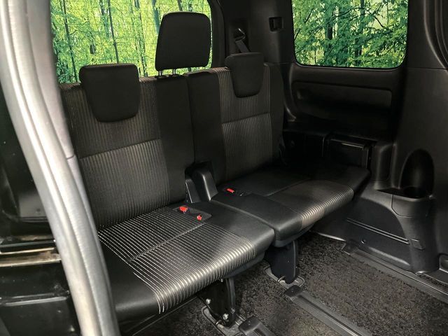 TOYOTA VOXY HYBRID 2018