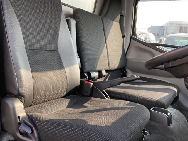 MITSUBISHI CANTER 2023