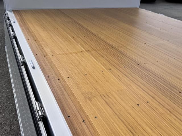 MITSUBISHI FUSOU FIGHTER 2025